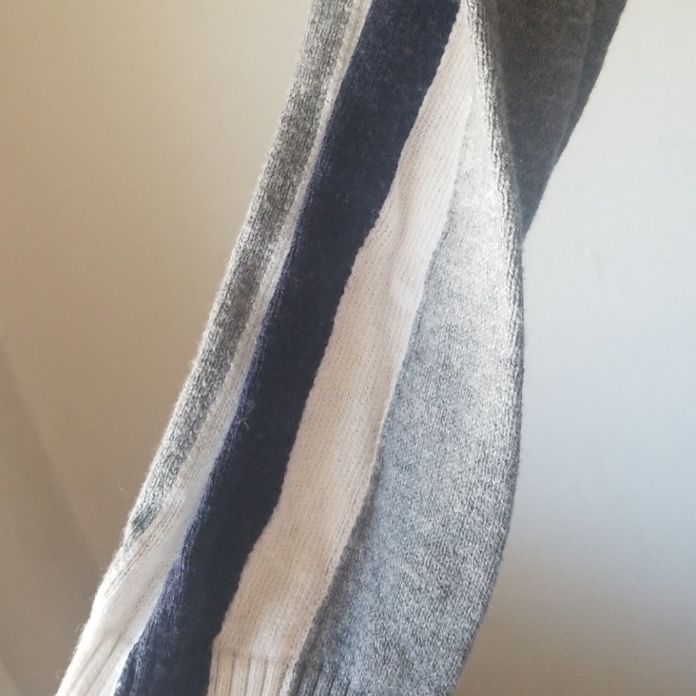 Sweater - Picture 3 of 3